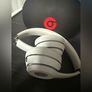 Beats Solo3 Wireless On-Ear Headphones, Class 1 Bluetooth,
Satin Silver